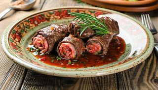 Zrazy zawijane w sosie myśliwskim