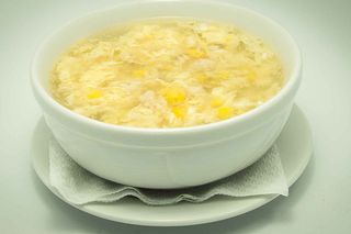 Supa dulce cu pui, porumb si ou