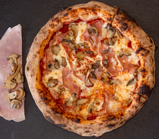 Pizza Prosciutto e Funghi
