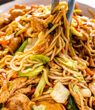 Yaki udon con tori