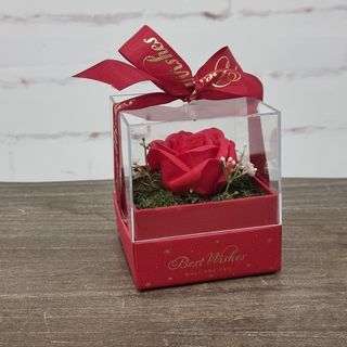 Червена сапунена роза в луксозна кутия