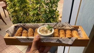 Croquetas De Gorgonzola Con Pera Y Nueces (8 Uds.)