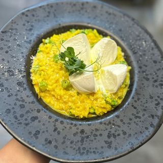 Risotto con zaferano, asparago & mozzarella di bufala