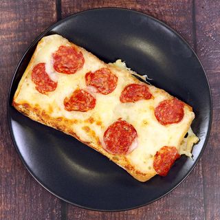 Принцеса с пеперони и кашкавал