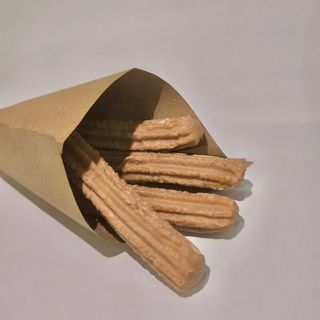 Churros cubiertos de crema de kinder bueno (4 unid)