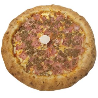 Pizza De La Abuela Con Borde Relleno De Mozzarella