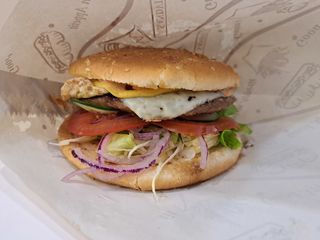 Cheeseburger sa jajetom 