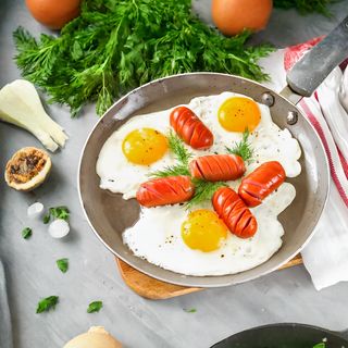 Яичница с сосиской