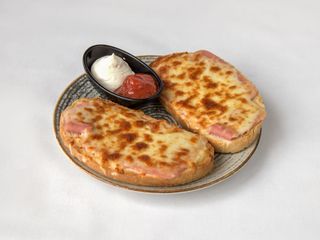 Запечен сандвич с шунка и кашкавал (190г)