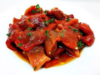 Salată de ardei copți