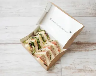 Cajita Sandwiches Surtidos  8 Unidades