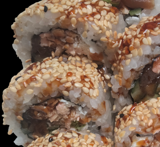 California w sezamie/pieczony łosoś/serek/warzywa/sos kabajaki