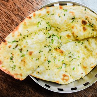Cheese mais Garlic Naan