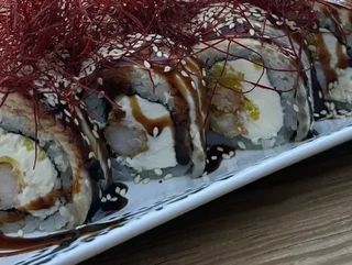 РОЛ З ВУГРЕМ ТА КРЕВЕТКОЮ (400/30g)