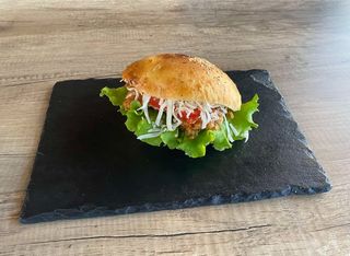 Сандвич сочно пиле