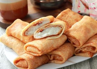 Блины с творогом и джемом