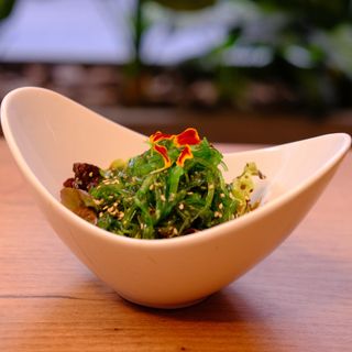 ENSALADA  CON WAKAME