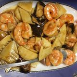 Gambas con bambú  y setas chinas