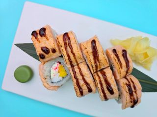 Рол татакі з лососем манго та креветкою (285г)