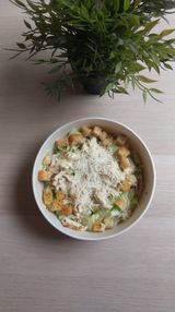 Салата Цезар с пиле