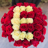 Кутия рози с буква по избор 