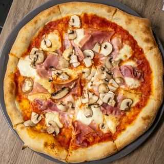 Pizza Prosciutto e Funghi