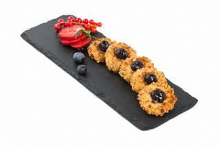 Biscuiți cu unt, nucă și amarene