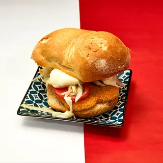 Cotoletta di pollo, insalata e maionese