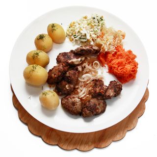 Wątróbka z jabłkiem, cebulą i puree ziemniaczanym 200 g