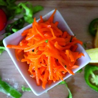 Salată de morcovi și coriandru