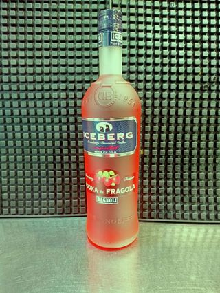 vodka iceberg bottiglia litro alla fragola