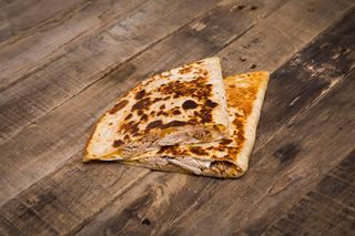 Кесадия със свинско (300г)