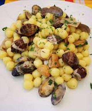 Gnocchi vongole e funghi porcini