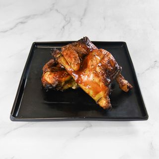 Pollo marinato con salsa BBQ