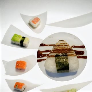 022 Onigiri salmone crudo
