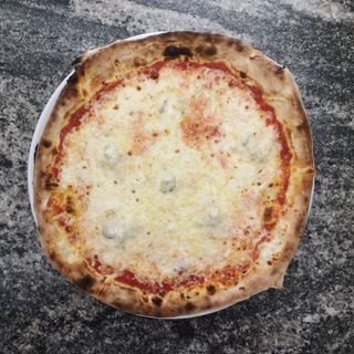 Pizza quattro formaggi