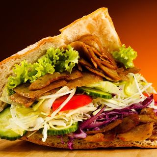 Doner kebab pollo con ensalada/ salsa