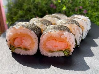 Sakemaki z krewetkami tempurą 8 szt.