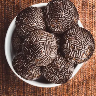 12 Brigadeiros