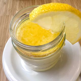 Tarta de mango y maracuyá con leche