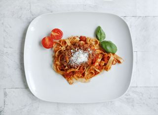 ПРЯСНА ПАСТА БОЛОНЕЗЕ 300Г