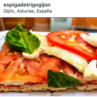 Pizza Caprese (8 Porciones)