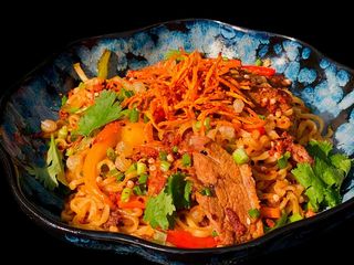 Локшина з курчам та овочами (300г)