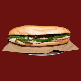 Bocadillo De Lomo Con Queso Y Pimiento Verde