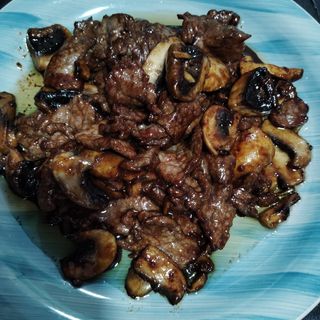 55-Ternera Con Champiñones