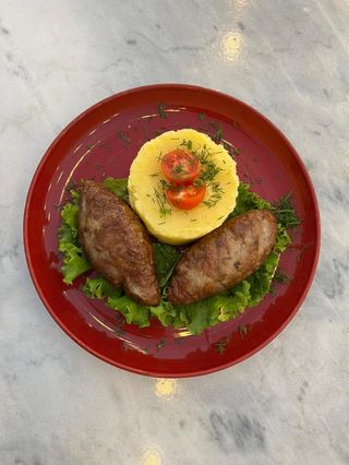 გორული კატლეტი პიურე გარნირი