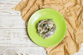 Оселедець з цибулею (200г)