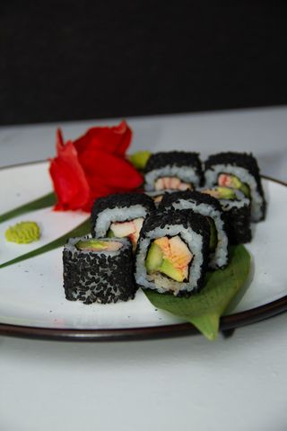 Каліфорнія з крабом в кунжуті 