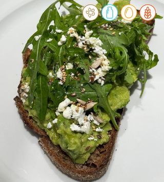 Tostada Con Aguacate Y Huevo