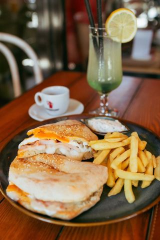 Bacon & eggs sendvič